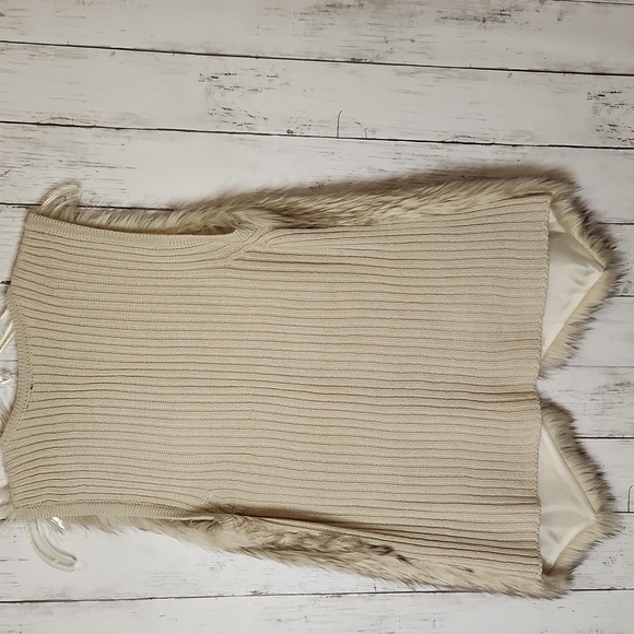 🎅New Directions Cream Faux Fur Vest Medium - Picture 3 of 4